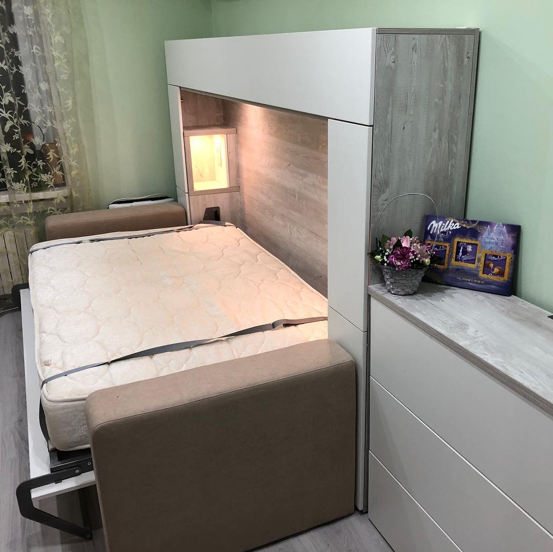 Горизонтальная шкаф-кровать в комнате 15м2